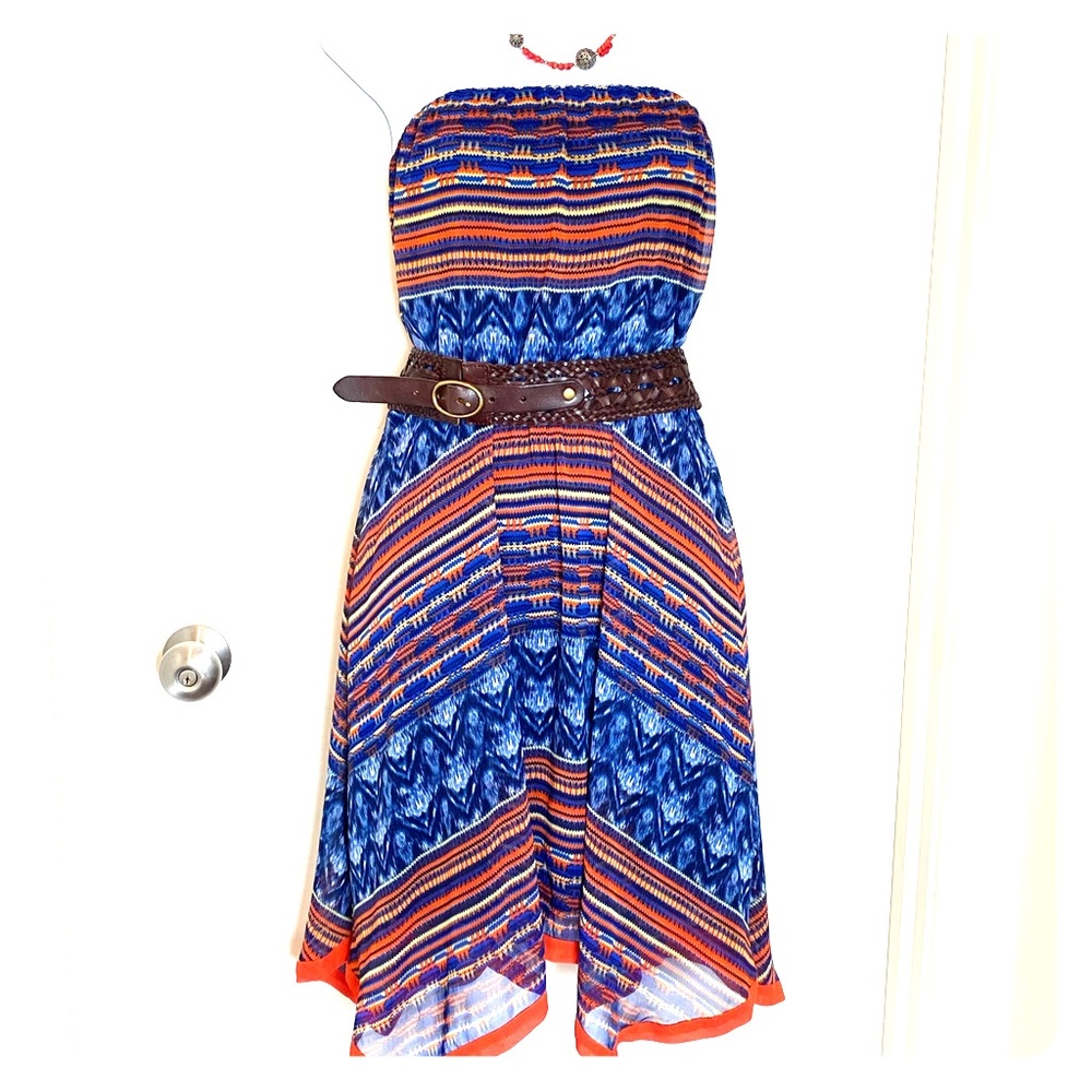 Beautiful strapless dress. Perfect for summer!